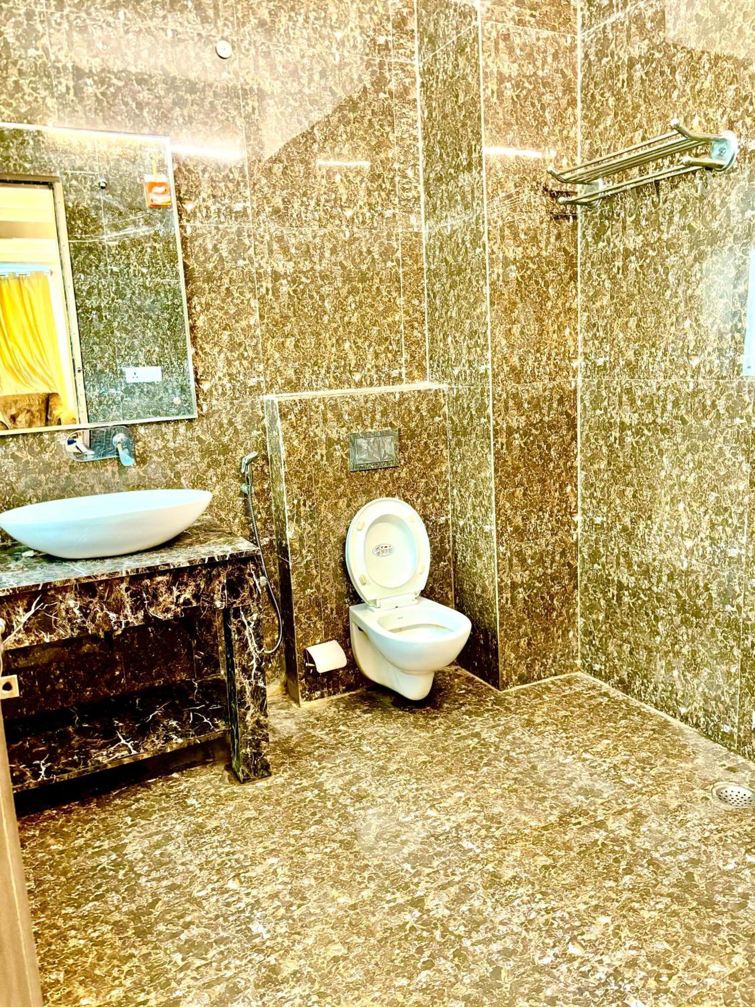 Hotel Pushpanjali New Delhi Eksteriør billede